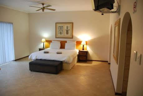 Kempton Park Country Lodge Johannesburg Exterior photo