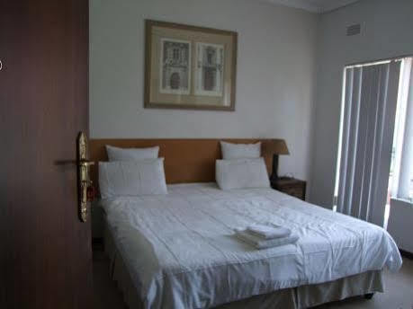 Kempton Park Country Lodge Johannesburg Exterior photo