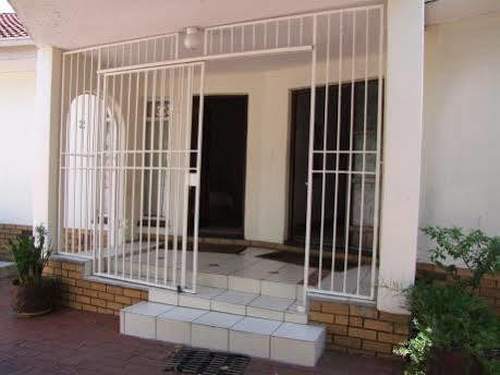 Kempton Park Country Lodge Johannesburg Exterior photo