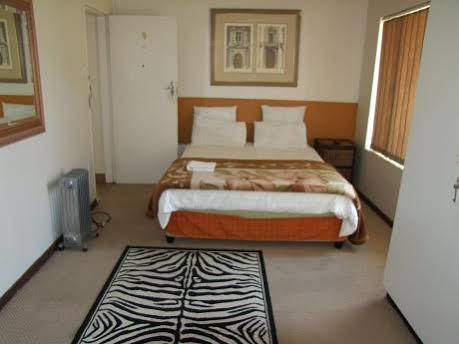 Kempton Park Country Lodge Johannesburg Exterior photo